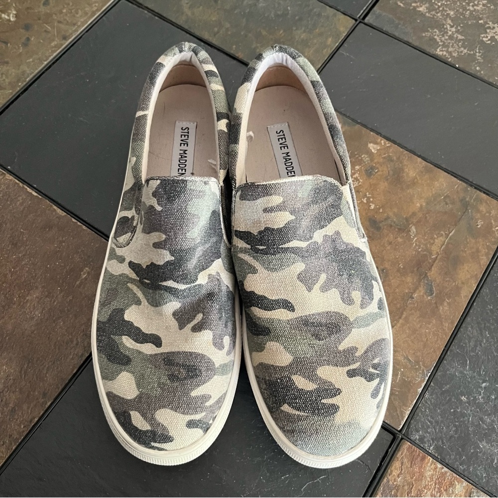 Steve Madden Olive and gray Camouflage Slip-Ons 10M
